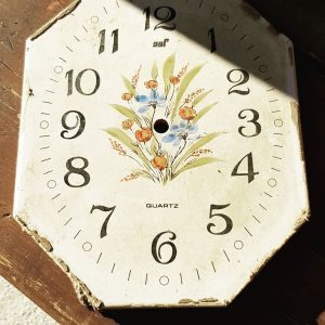 carreau de carrelage ancien horloge